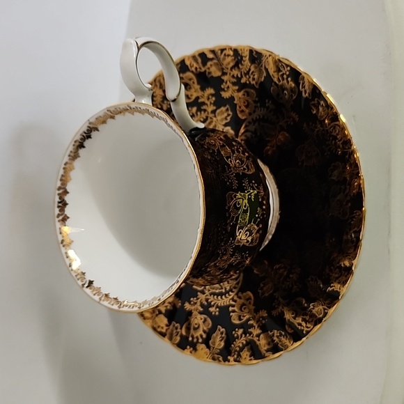 Elizabethan Staffordshire teacup and saucer, Fine Bone China Made in England - Picture 5 of 7